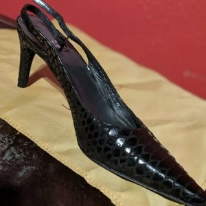 Fancy Stuart Weitzman snakeskin pointed kitten hee